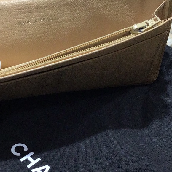 Vintage Chanel Wallet w/ dust bag and box. - Picture 15 of 15
